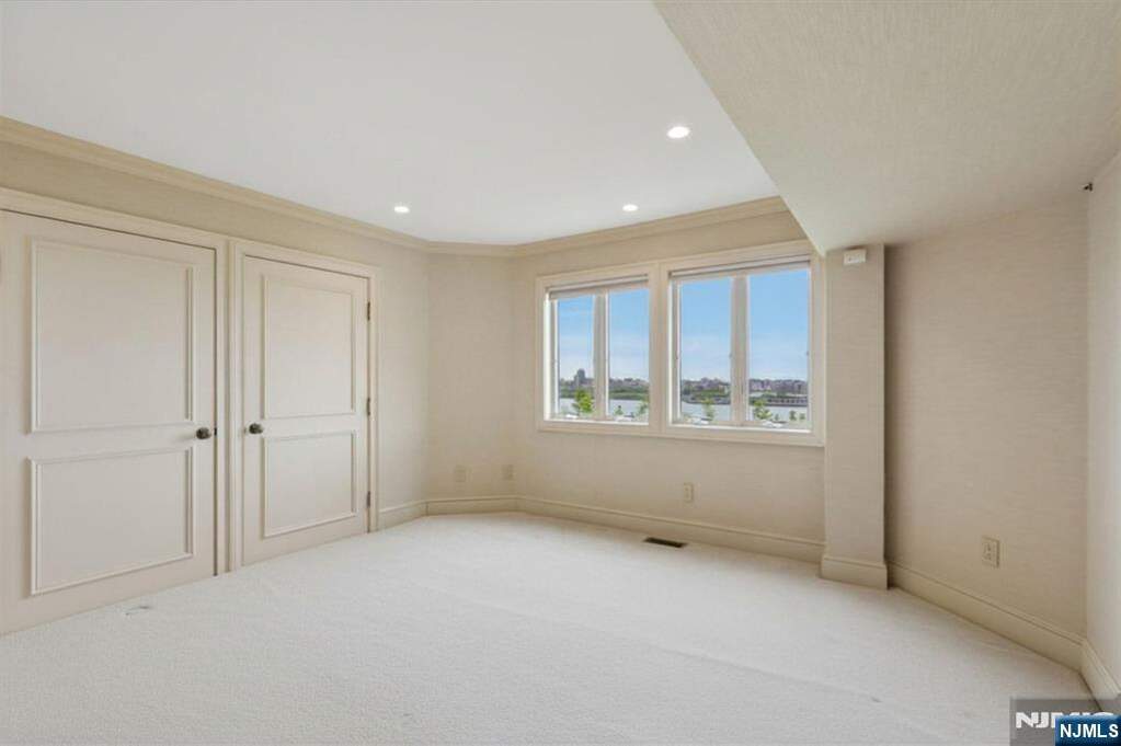 3 Bedroom Villa/Townhouse's Image 36