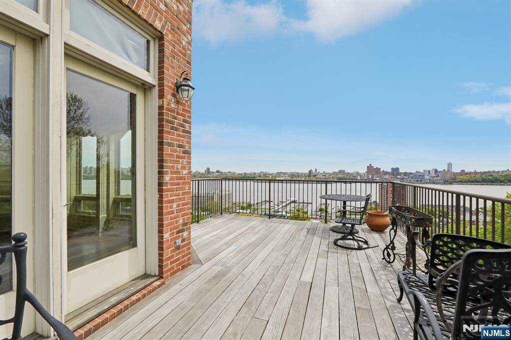 3 Bedroom Villa/Townhouse's Image 38