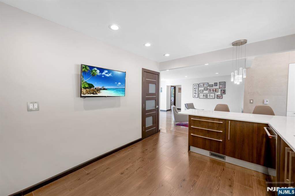 5 Bedroom Single Family Home/House's Image 11