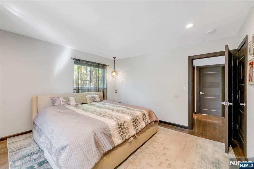 5 Bedroom Single Family Home/House's Image 15