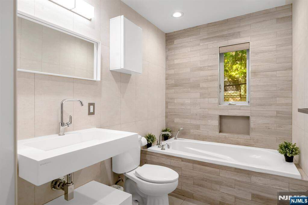 5 Bedroom Single Family Home/House's Image 17