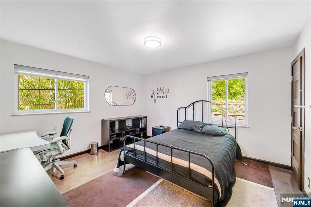 5 Bedroom Single Family Home/House's Image 18