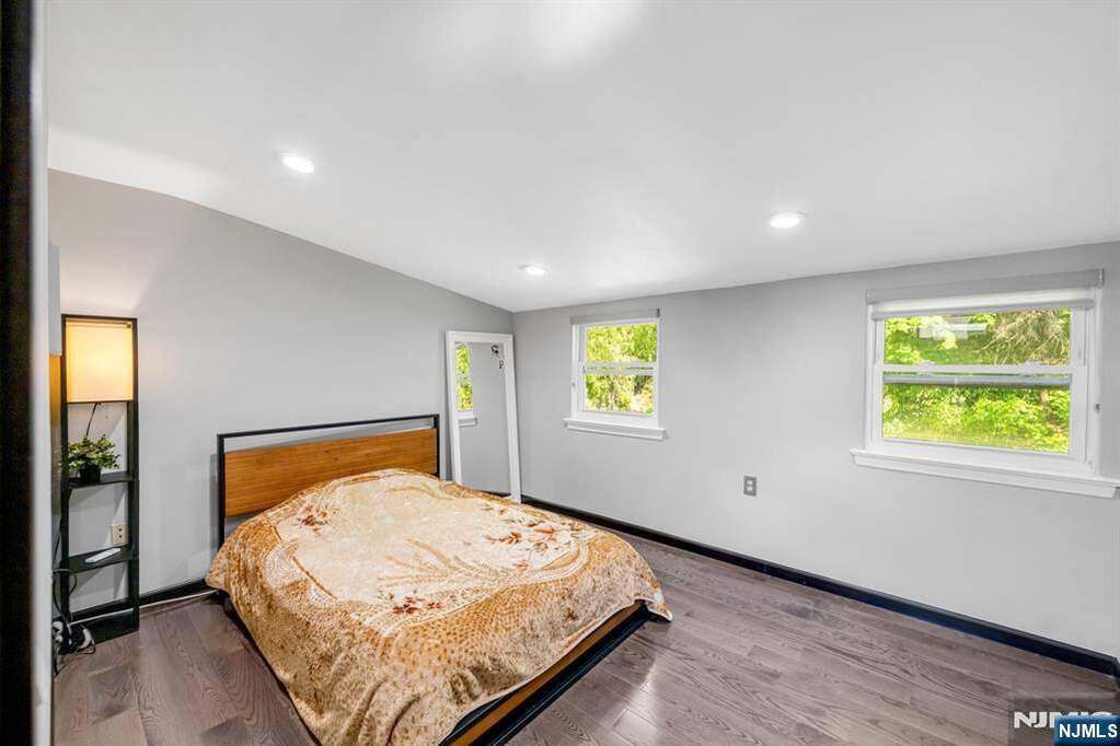 5 Bedroom Single Family Home/House's Image 22