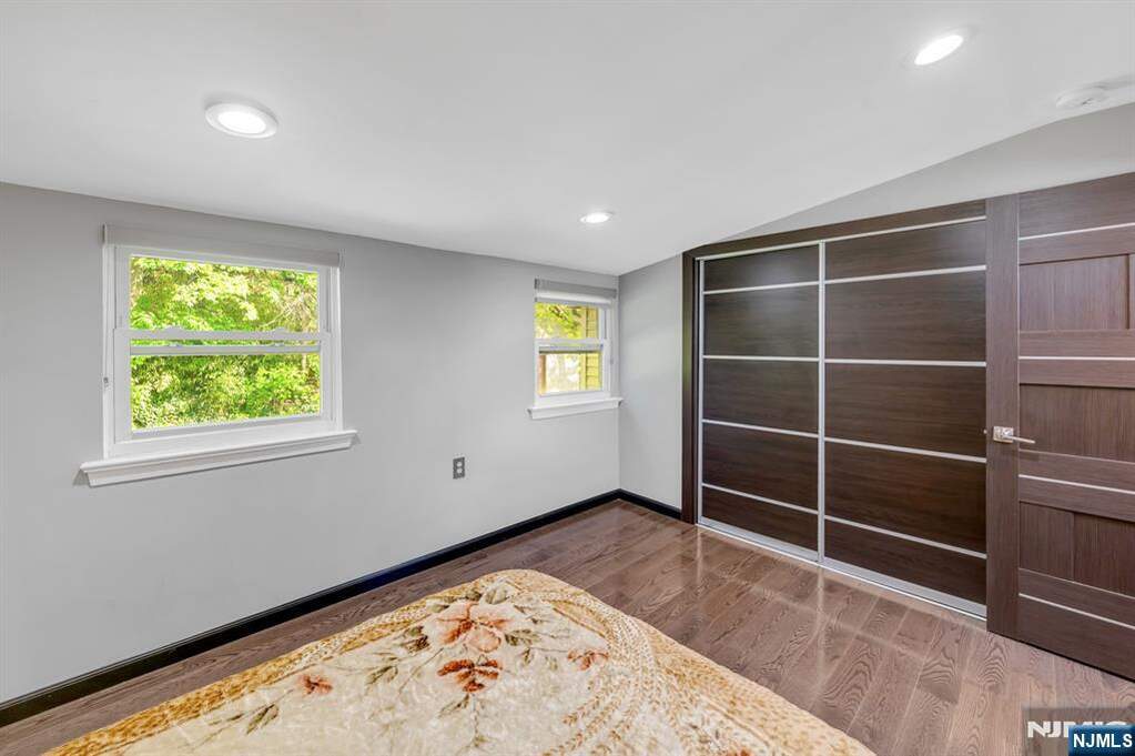 5 Bedroom Single Family Home/House's Image 23
