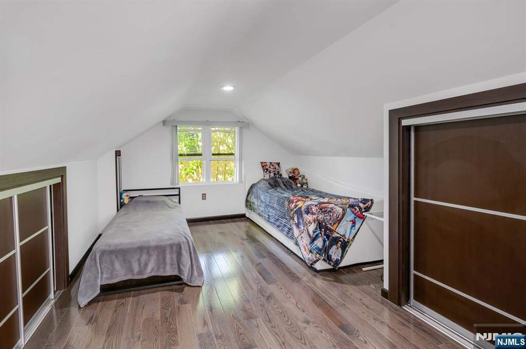 5 Bedroom Single Family Home/House's Image 24