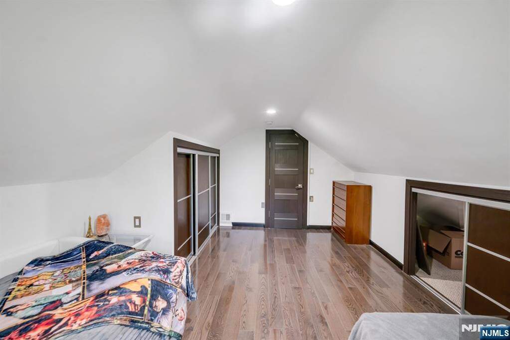 5 Bedroom Single Family Home/House's Image 25
