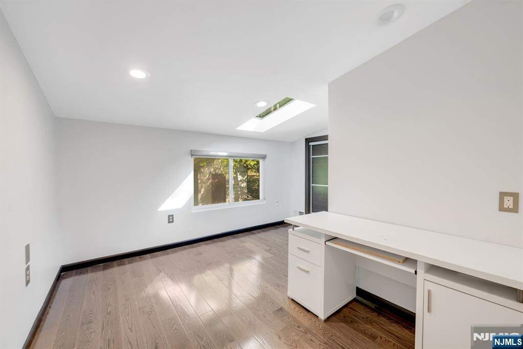 5 Bedroom Single Family Home/House's Image 26
