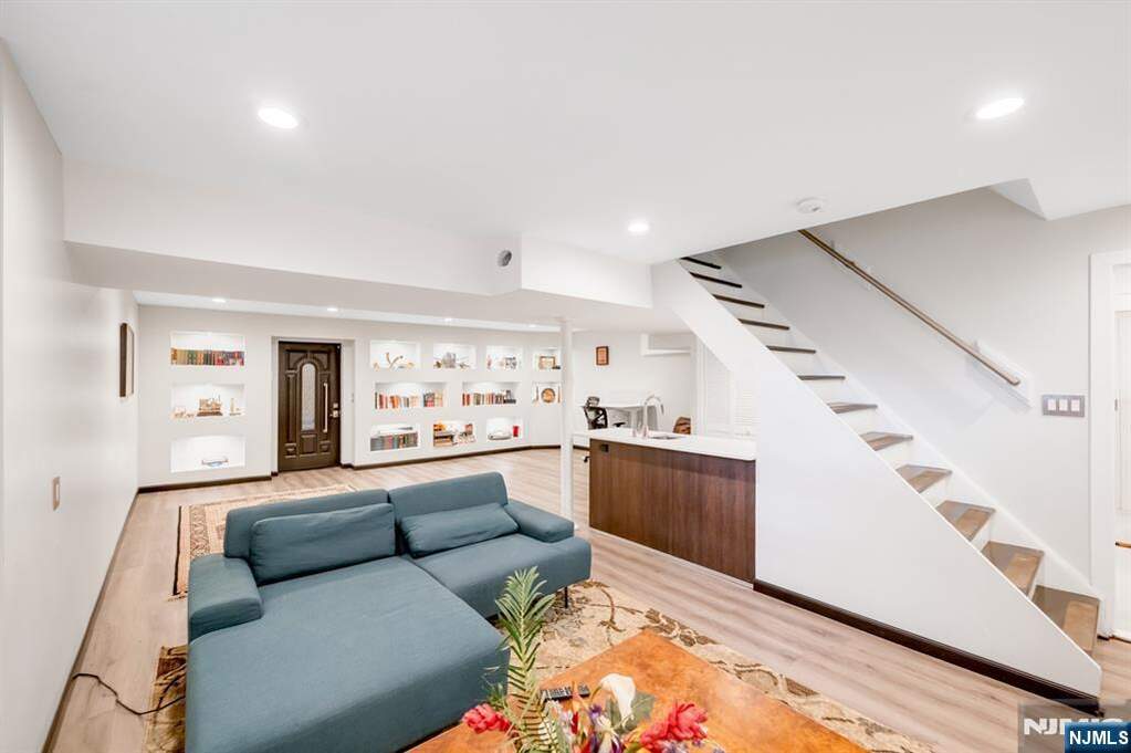 5 Bedroom Single Family Home/House's Image 30
