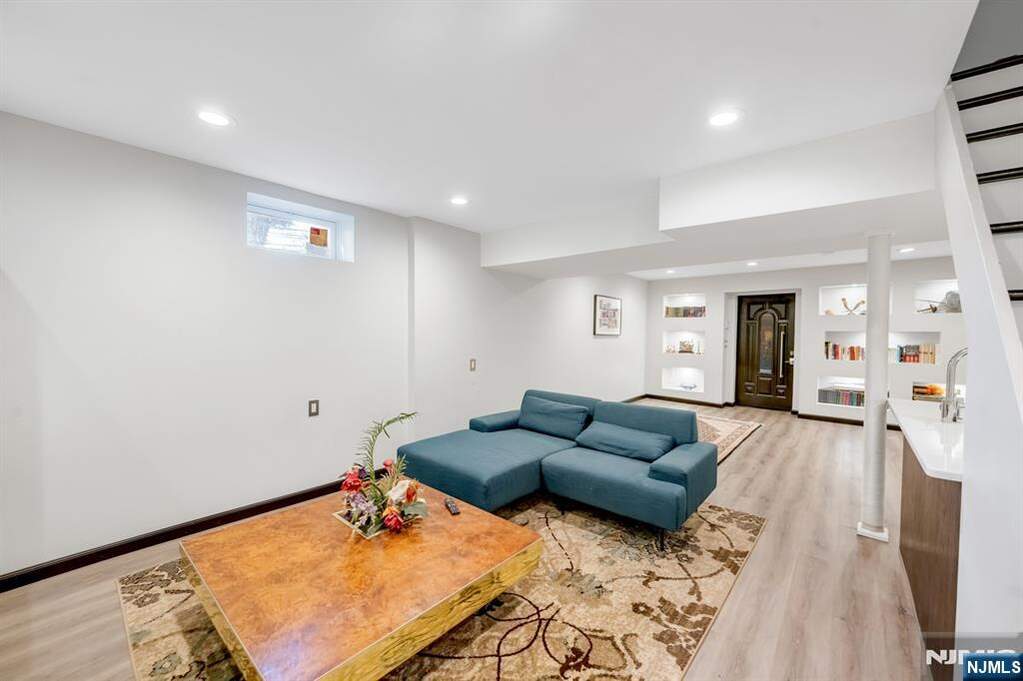 5 Bedroom Single Family Home/House's Image 31