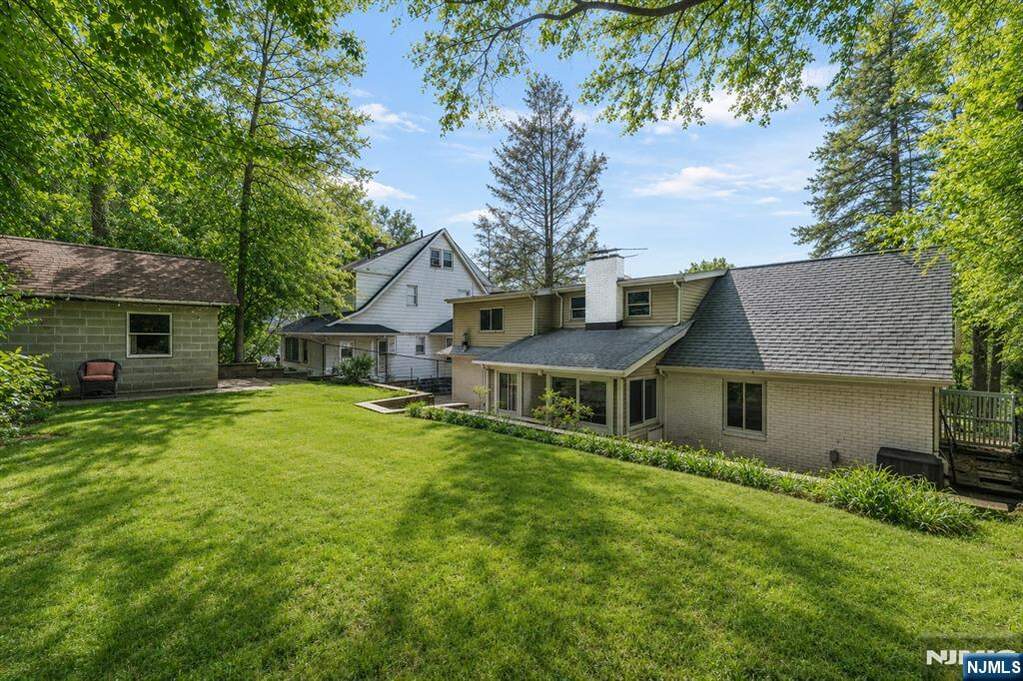 5 Bedroom Single Family Home/House's Image 34