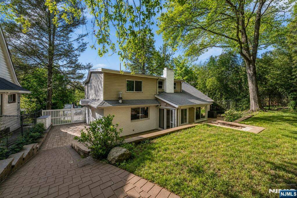 5 Bedroom Single Family Home/House's Image 35