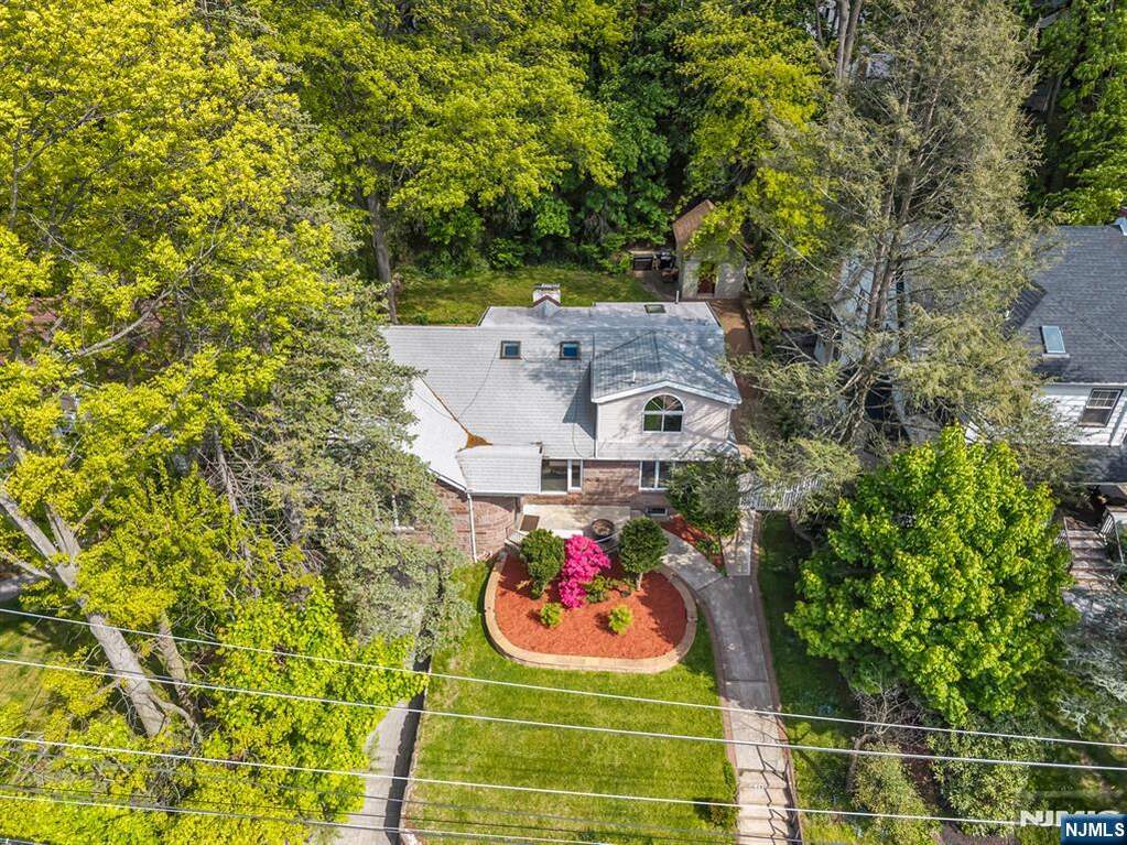 5 Bedroom Single Family Home/House's Image 38