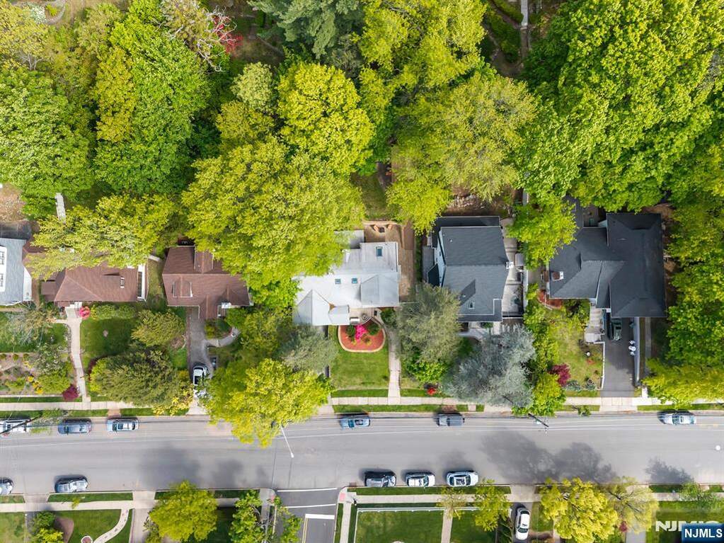5 Bedroom Single Family Home/House's Image 39