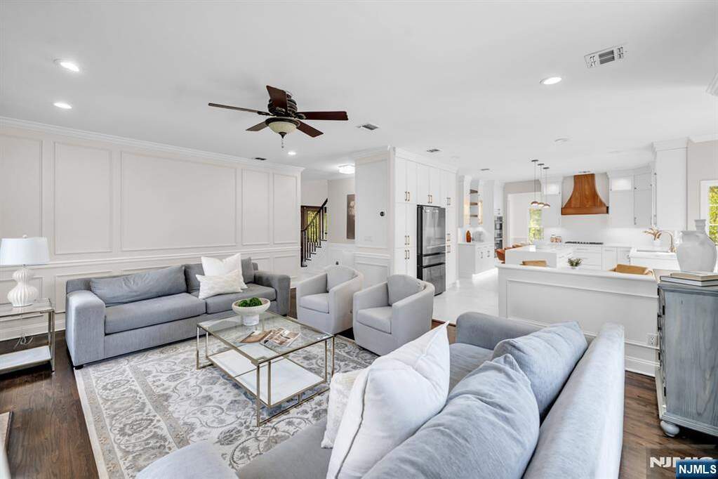 5 Bedroom Single Family Home/House's Image 11