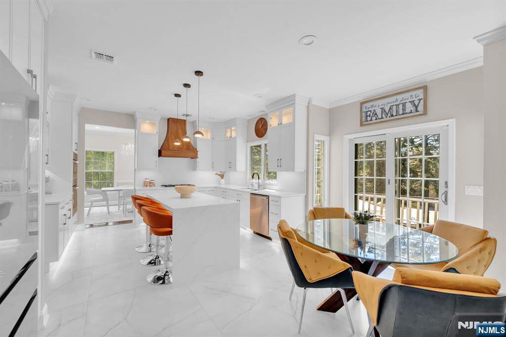 5 Bedroom Single Family Home/House's Image 13