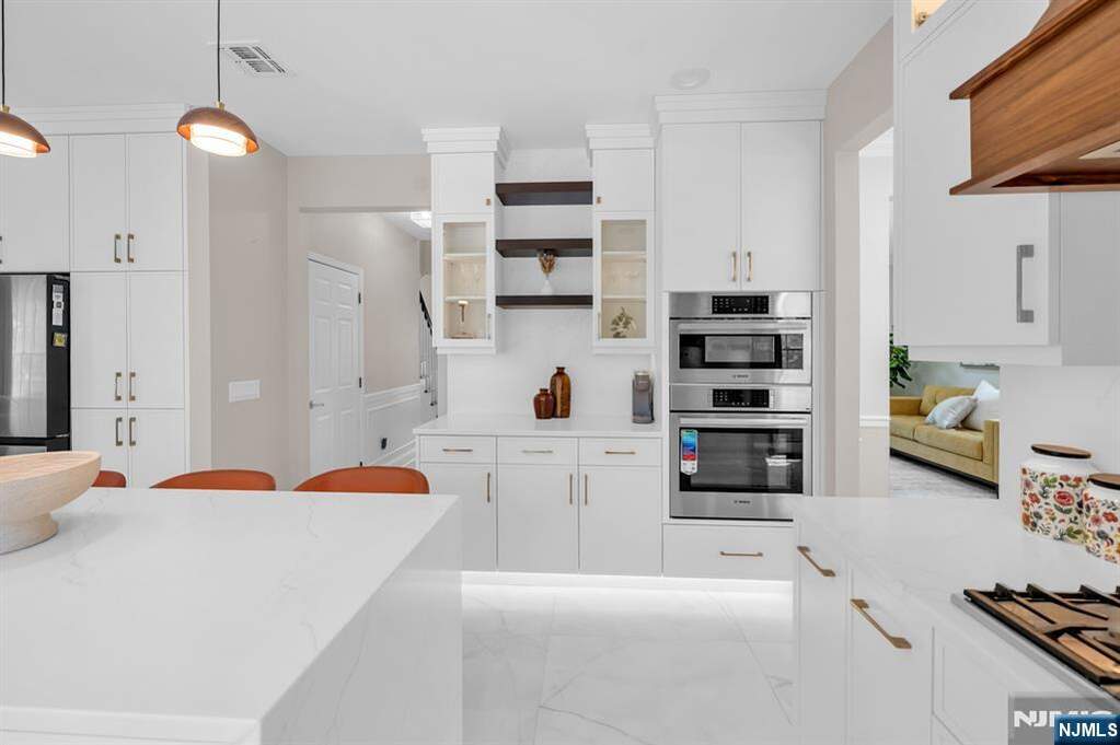 5 Bedroom Single Family Home/House's Image 15