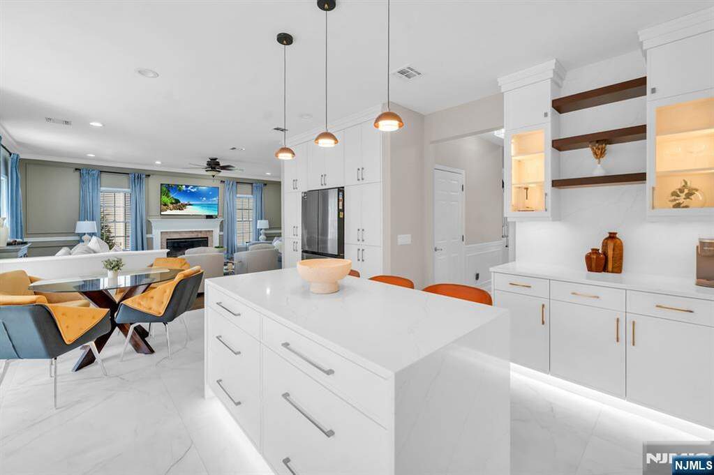 5 Bedroom Single Family Home/House's Image 16