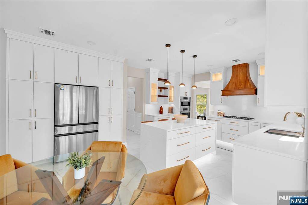 5 Bedroom Single Family Home/House's Image 17