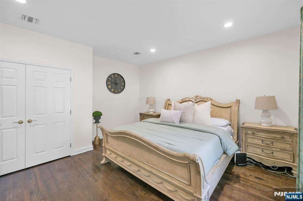 5 Bedroom Single Family Home/House's Image 18