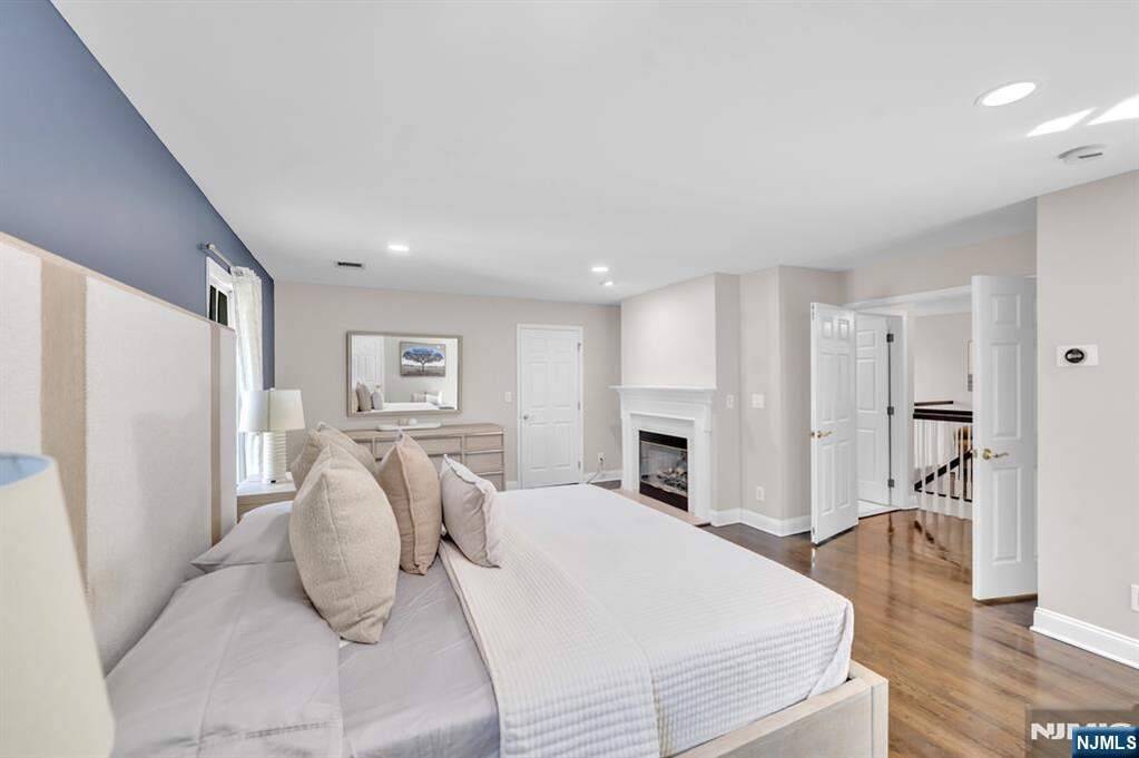 5 Bedroom Single Family Home/House's Image 22