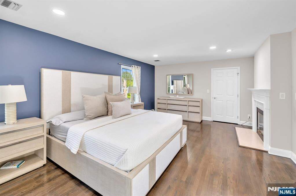 5 Bedroom Single Family Home/House's Image 23