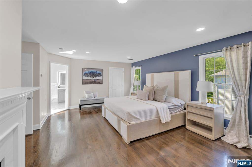 5 Bedroom Single Family Home/House's Image 24