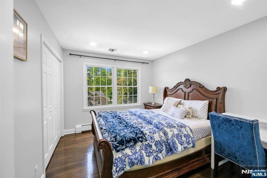 5 Bedroom Single Family Home/House's Image 28