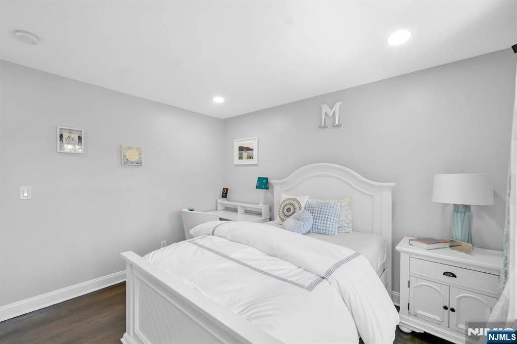 5 Bedroom Single Family Home/House's Image 31
