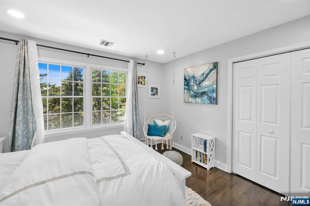 5 Bedroom Single Family Home/House's Image 33