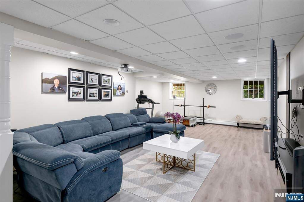 5 Bedroom Single Family Home/House's Image 35
