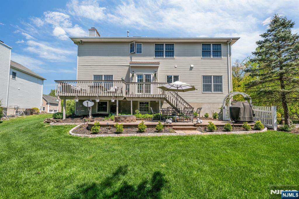 5 Bedroom Single Family Home/House's Image 44