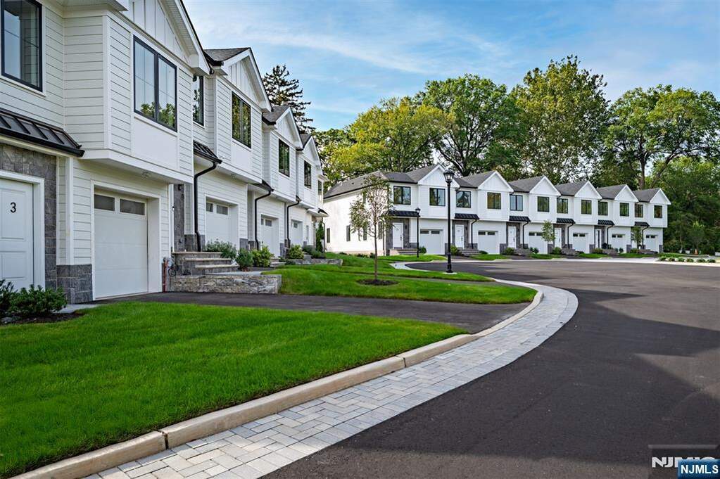 3 Bedroom Villa/Townhouse's Image 31