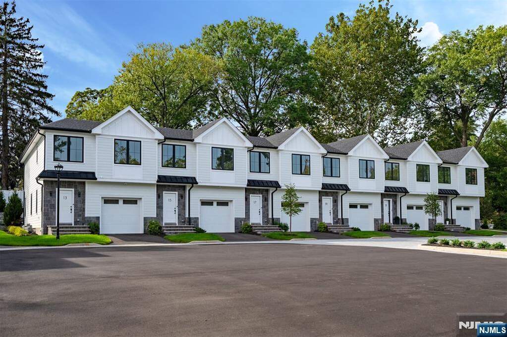3 Bedroom Villa/Townhouse's Image 29