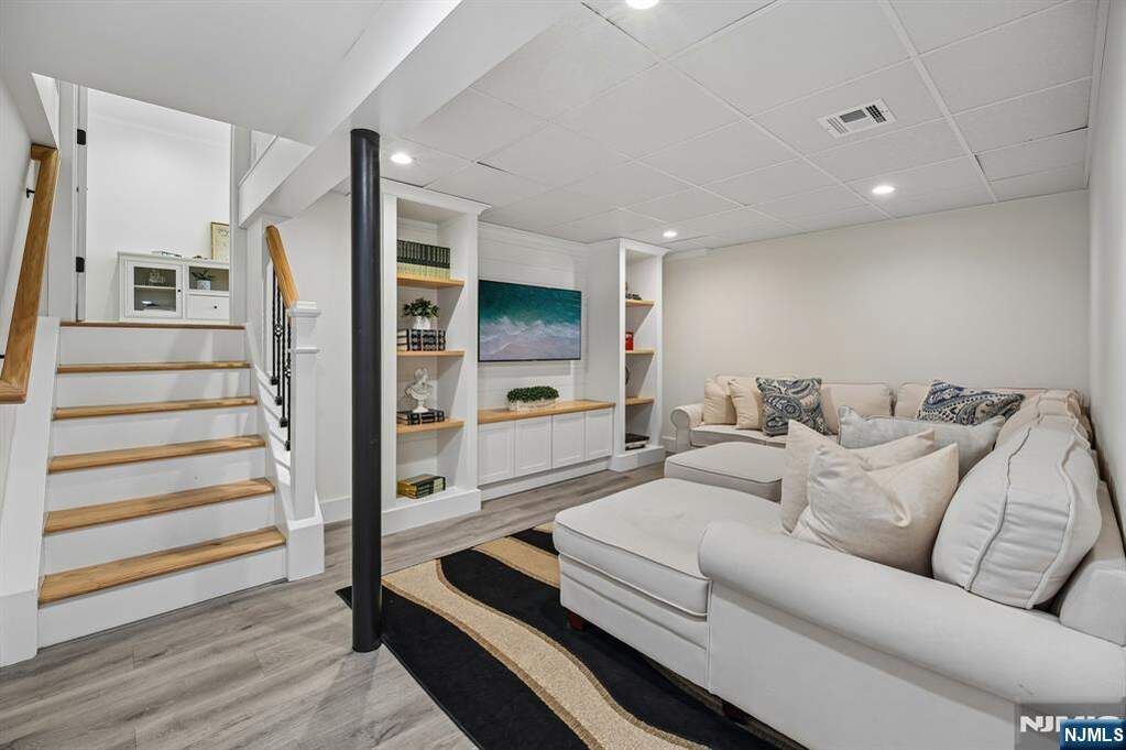 3 Bedroom Single Family Home/House's Image 21
