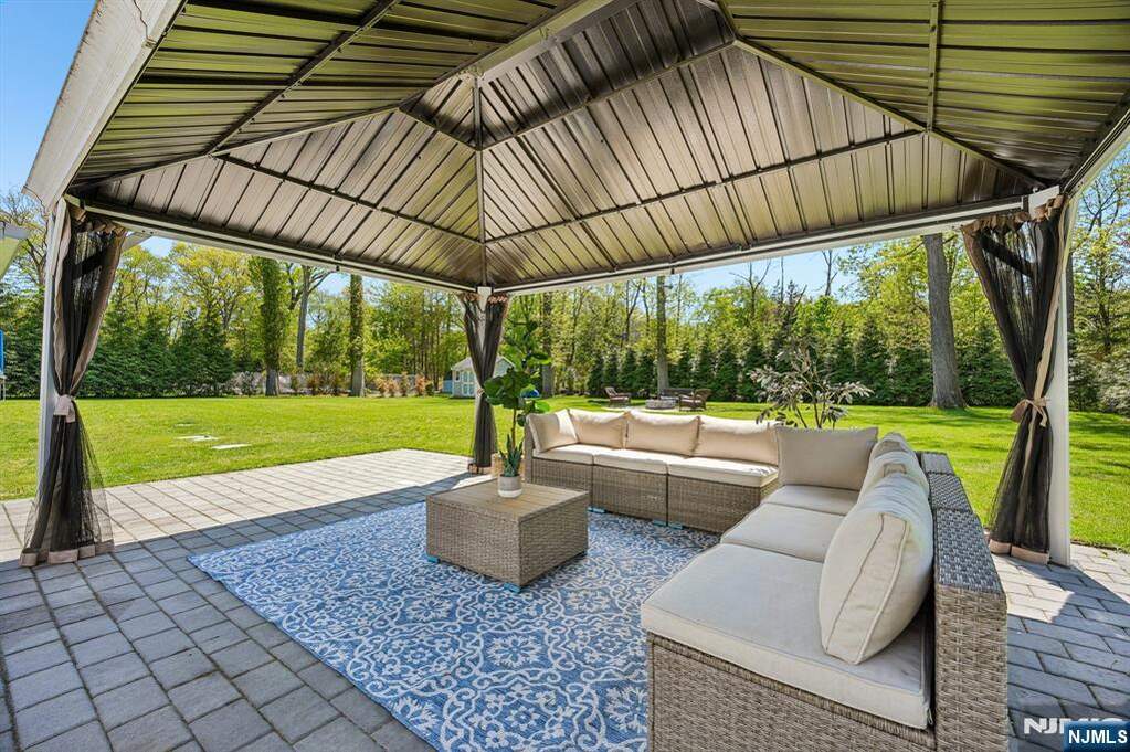 3 Bedroom Single Family Home/House's Image 27
