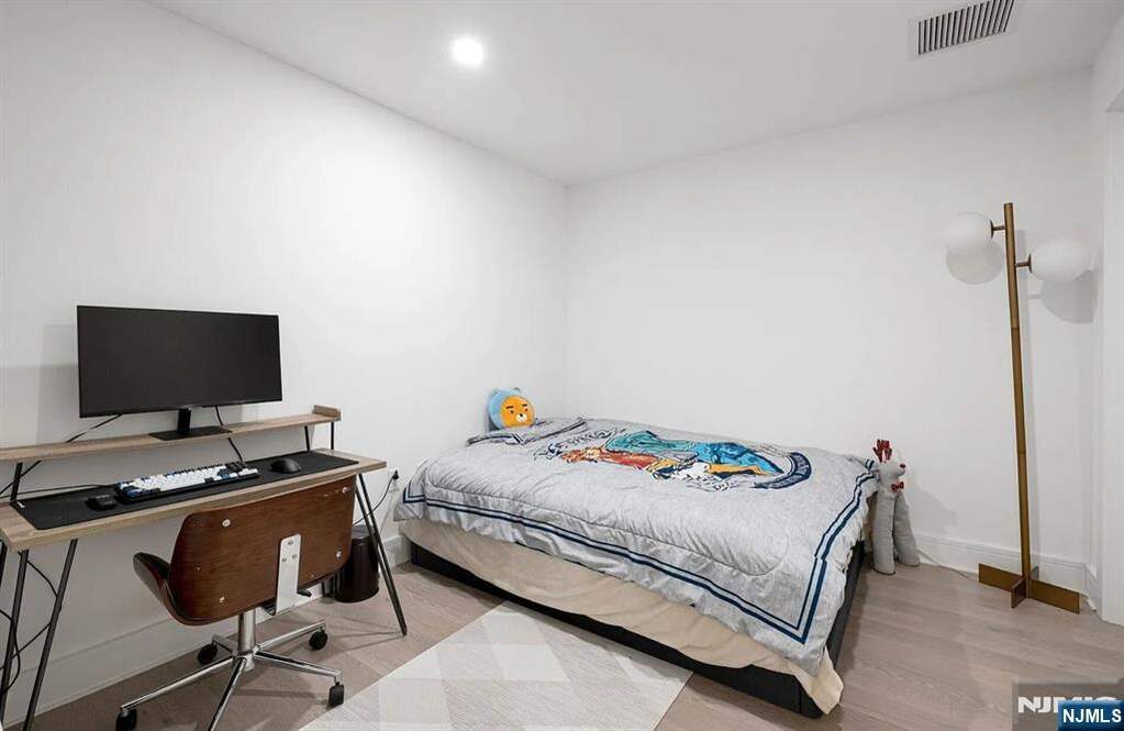 2 Bedroom Apartment/Flat's Image 12