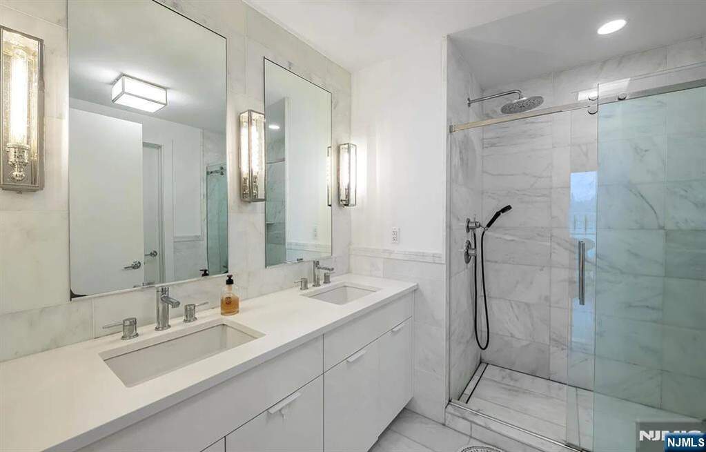 2 Bedroom Apartment/Flat's Image 18
