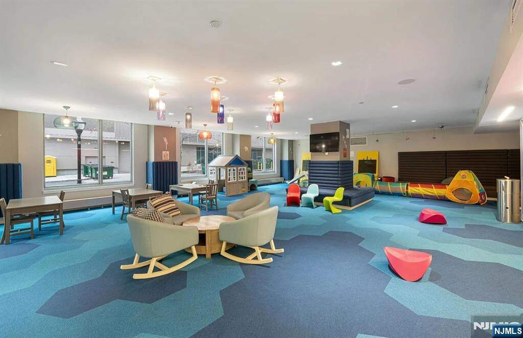 2 Bedroom Apartment/Flat's Image 33
