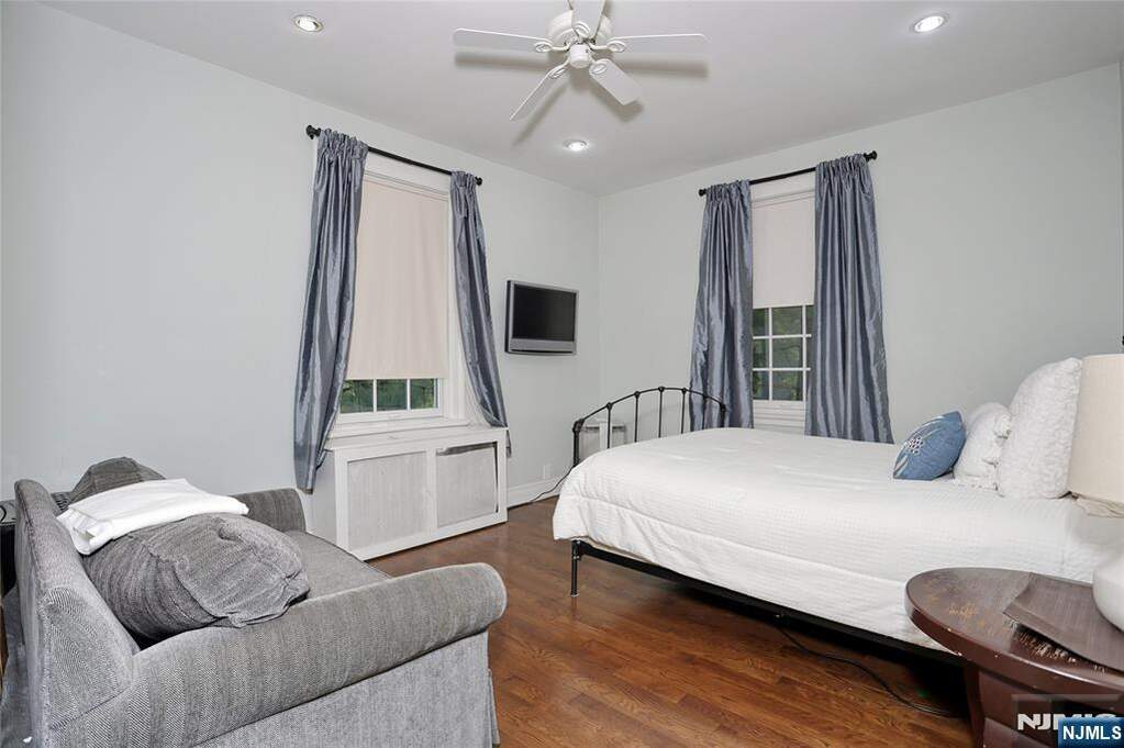 7 Bedroom Single Family Home/House's Image 32