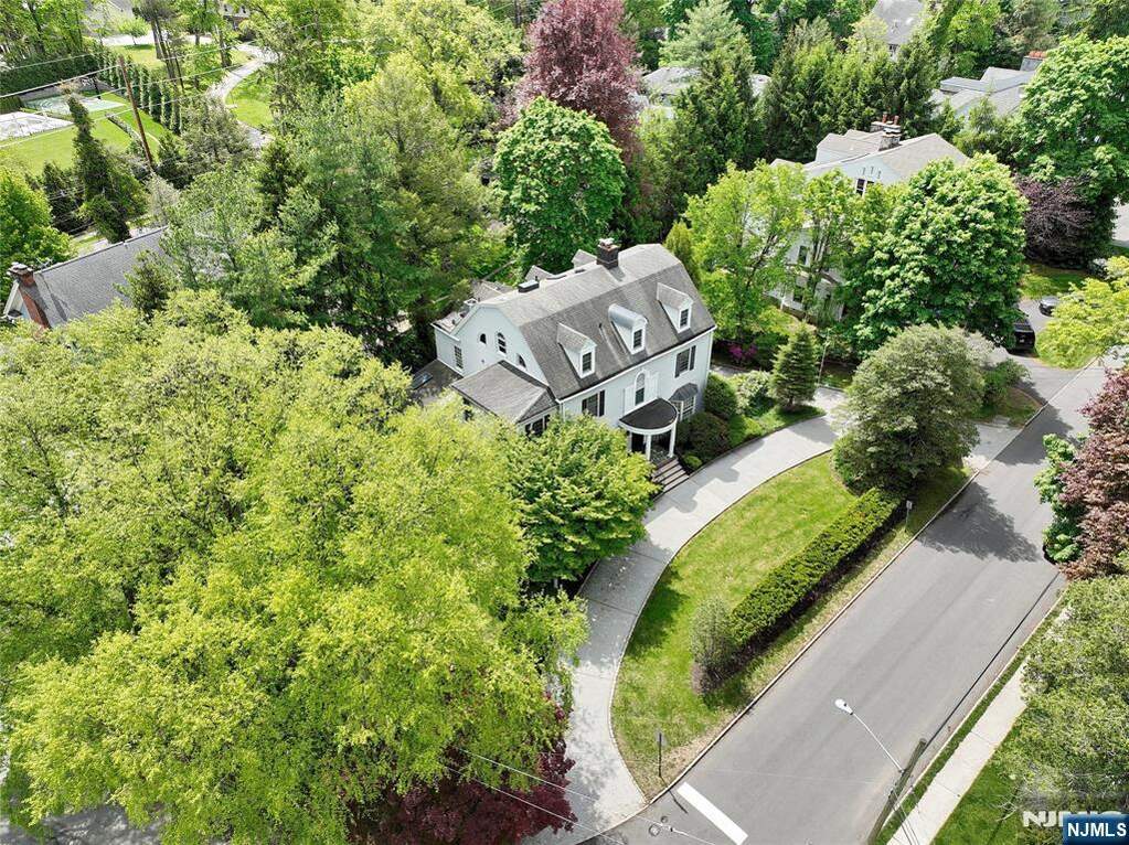 7 Bedroom Single Family Home/House's Image 43