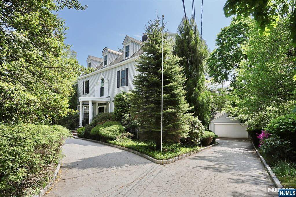7 Bedroom Single Family Home/House's Image 46