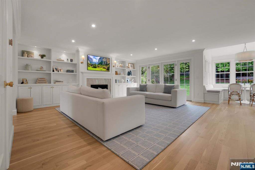 5 Bedroom Single Family Home/House's Image 10