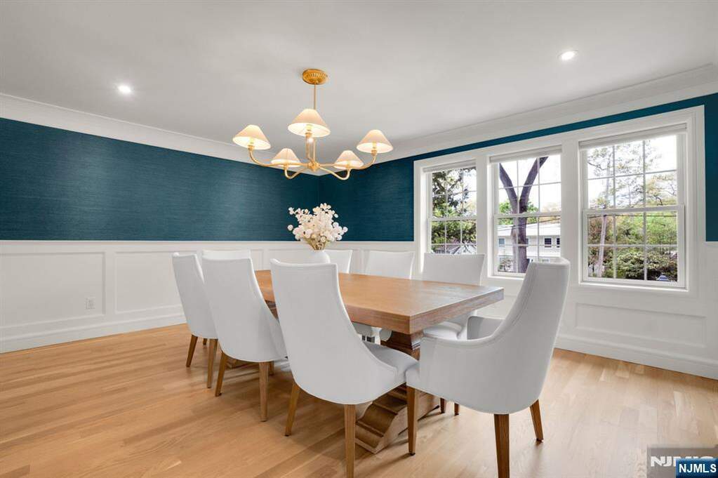 5 Bedroom Single Family Home/House's Image 14