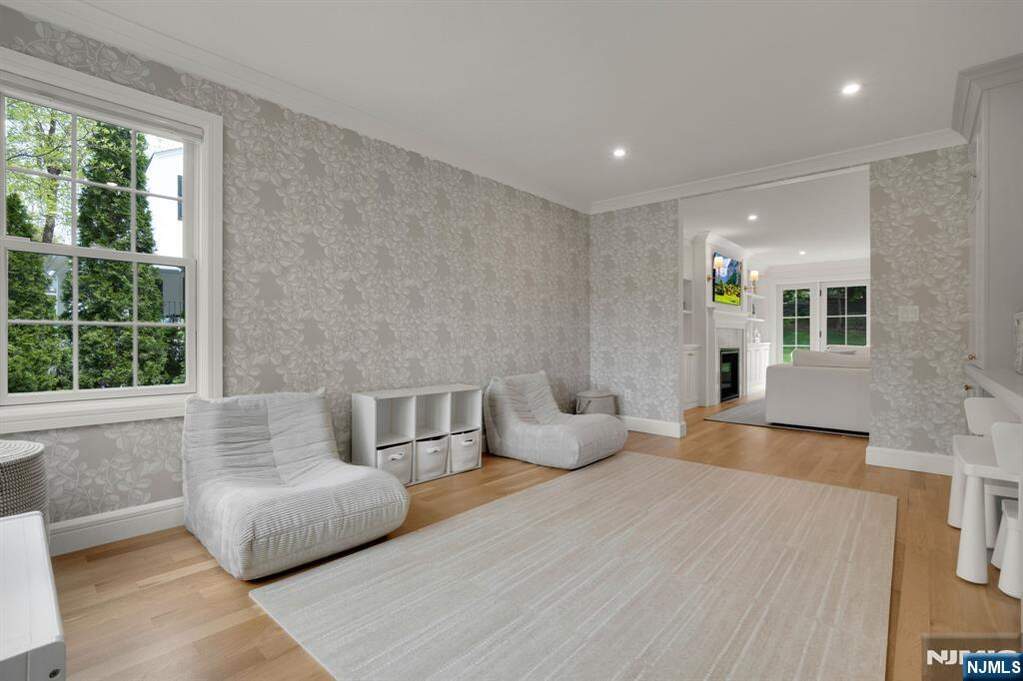 5 Bedroom Single Family Home/House's Image 16