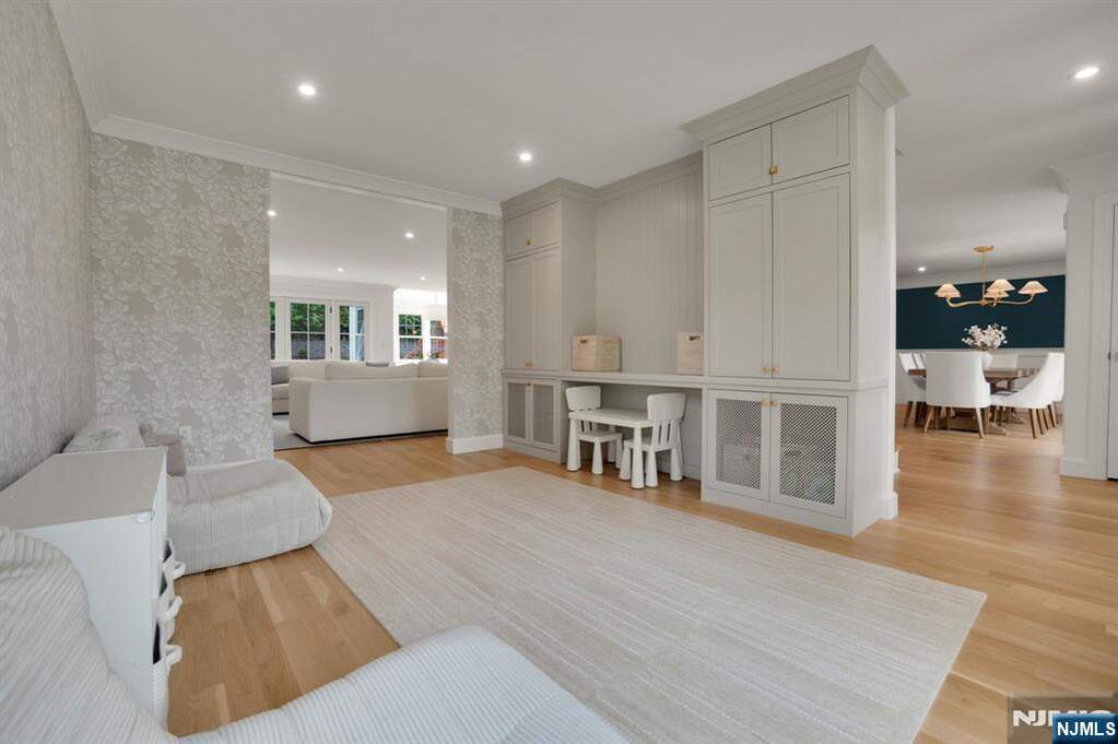 5 Bedroom Single Family Home/House's Image 17