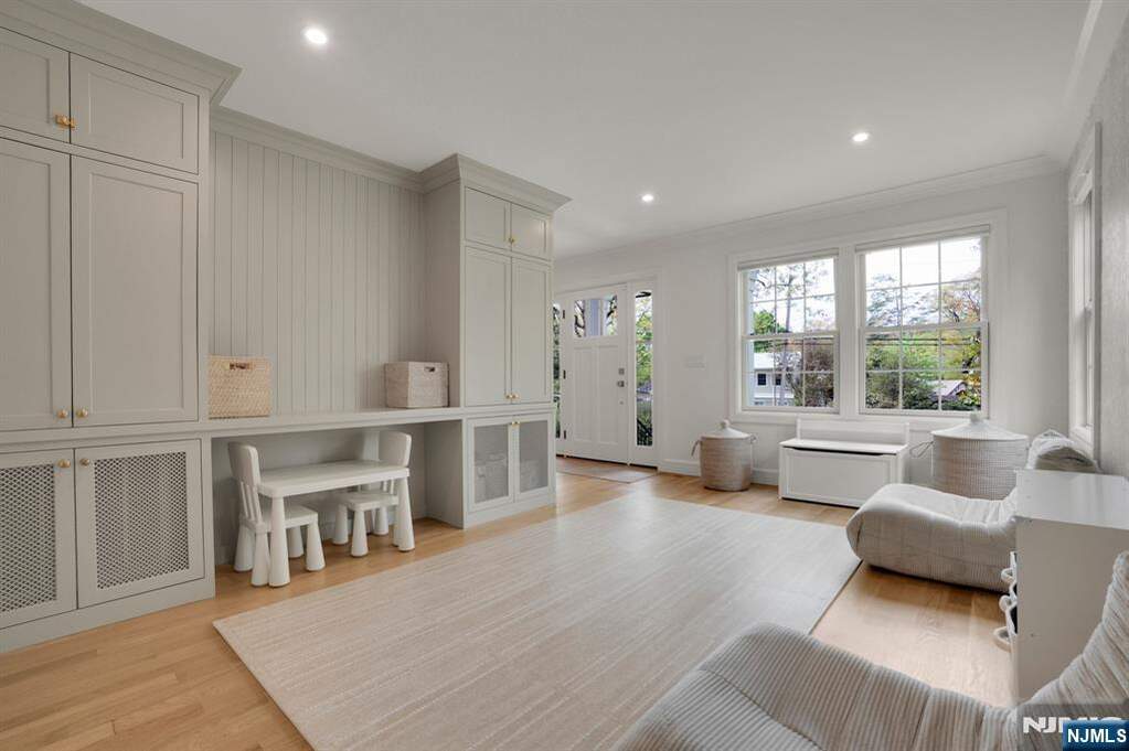 5 Bedroom Single Family Home/House's Image 19