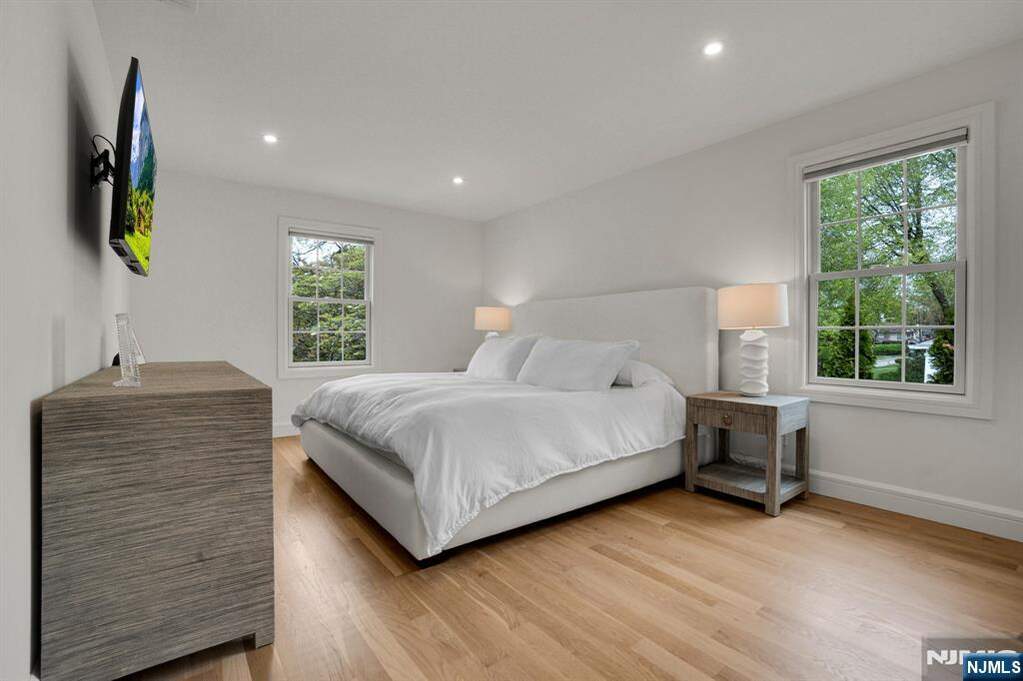 5 Bedroom Single Family Home/House's Image 21