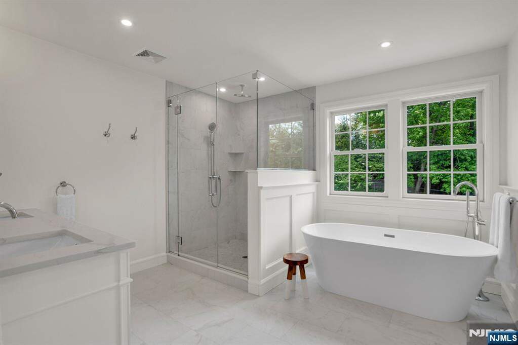5 Bedroom Single Family Home/House's Image 24