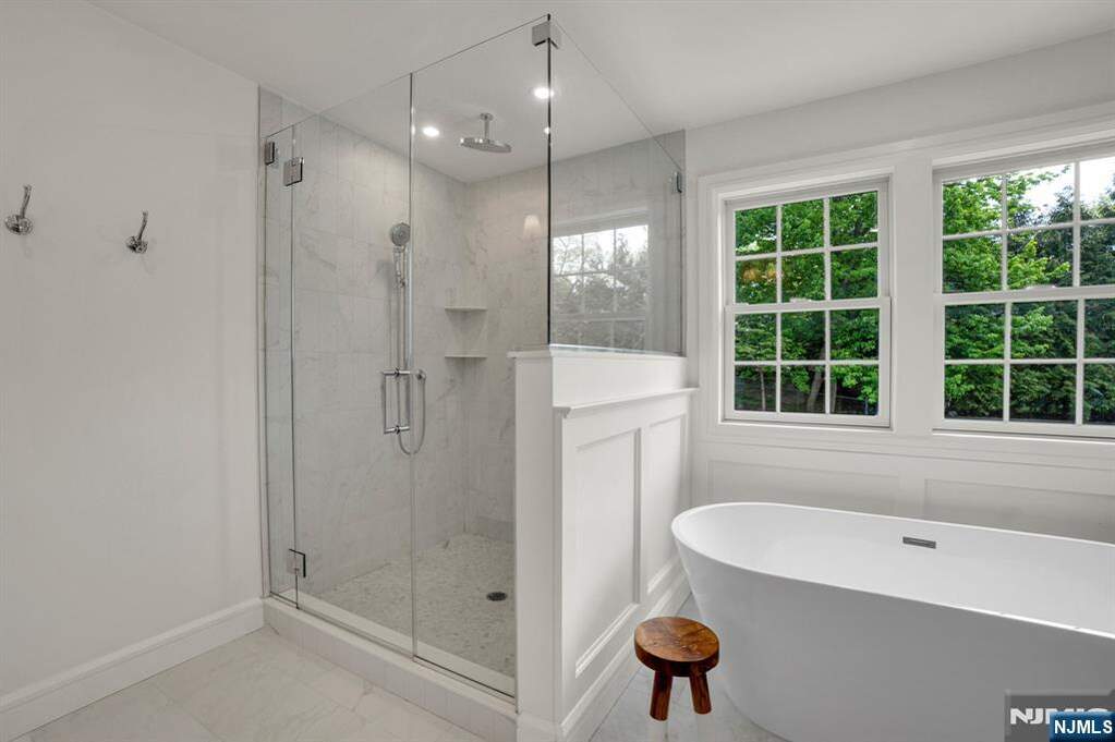 5 Bedroom Single Family Home/House's Image 27