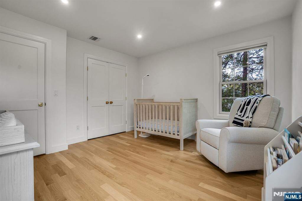 5 Bedroom Single Family Home/House's Image 29
